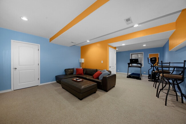 Building Photo - 844 N Ellsworth St