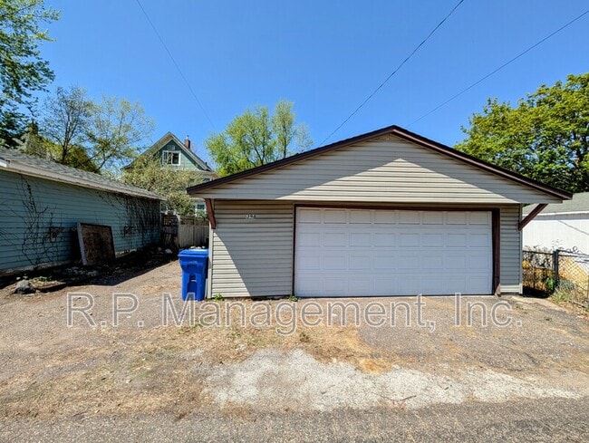 Building Photo - 398 Herschel St