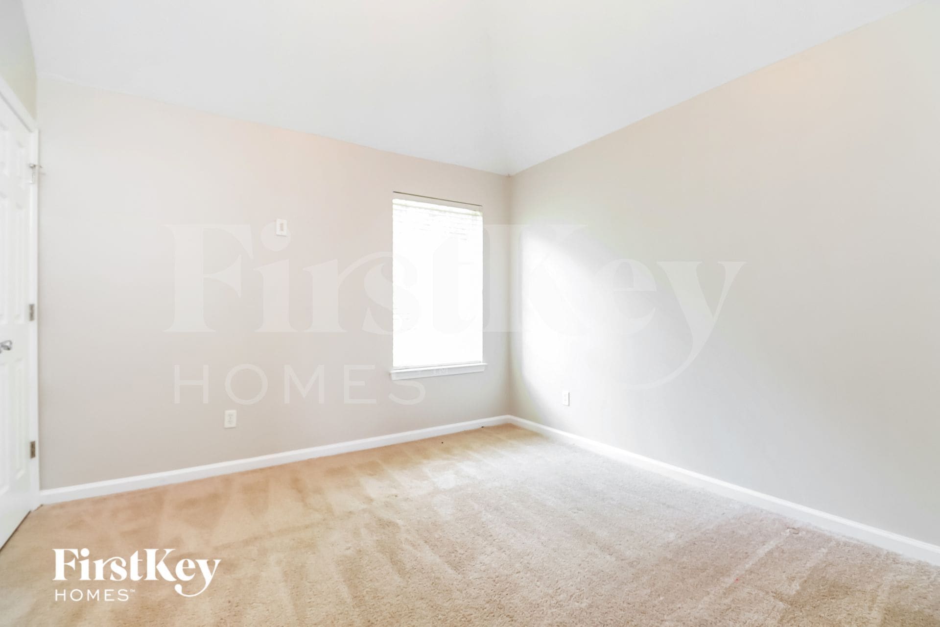 Building Photo - 592 Howell Dr