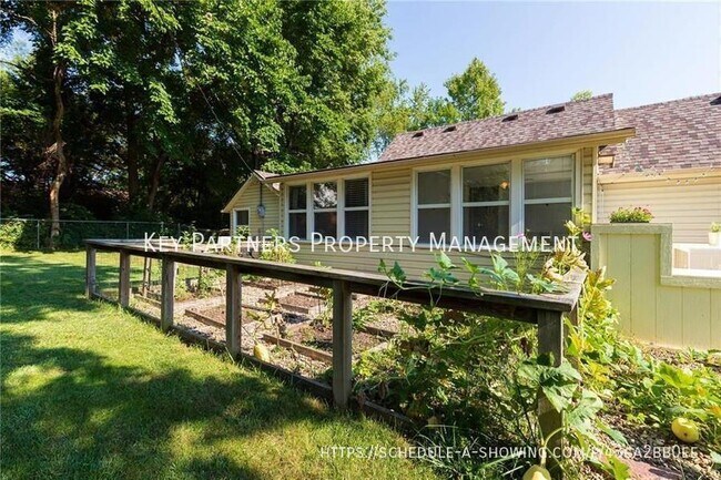 Building Photo - 1309 Linden Rd