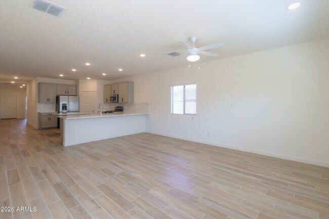Building Photo - 40285 W Chambers Dr