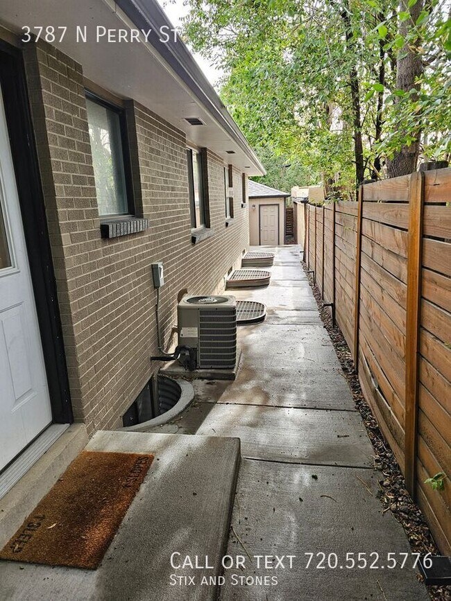 Building Photo - 3787 Perry St