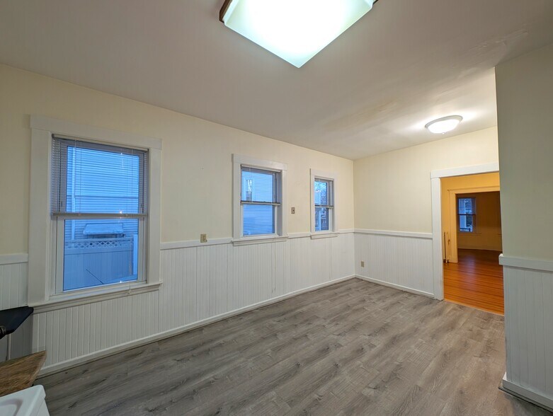 Building Photo - 5 Freeman St