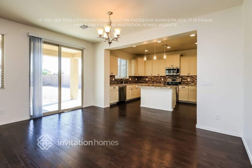 Building Photo - 3361 N Los Alamos