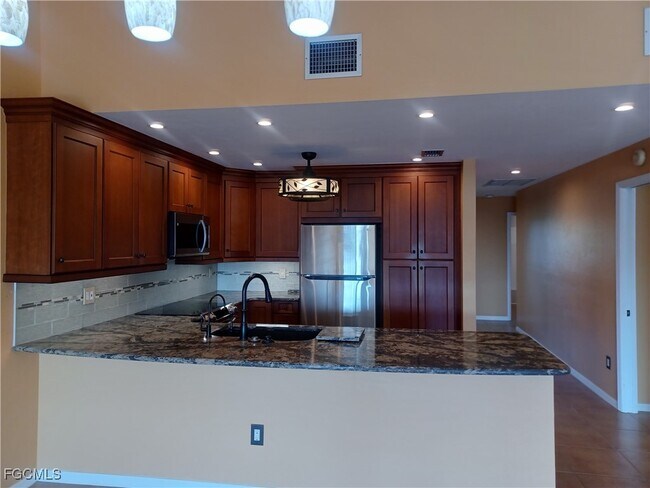 Building Photo - 5515 SW 12th Ave