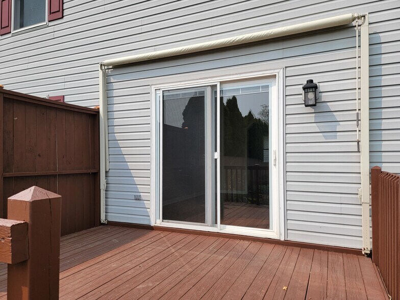 Building Photo - 390 Acorn Cir