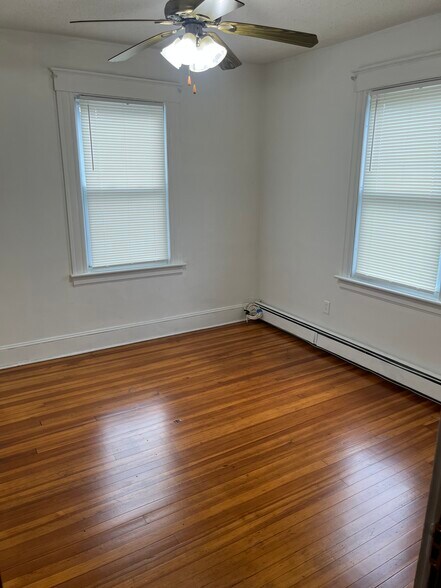 Building Photo - 264 Burritt St
