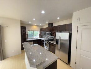 Building Photo - 659 NE Adwick Dr