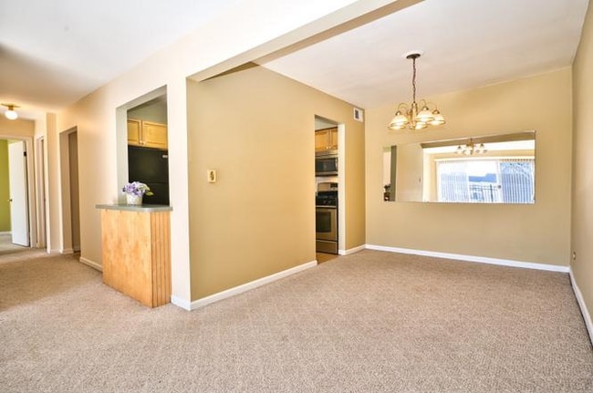 Building Photo - 5200 Carriage Way Dr