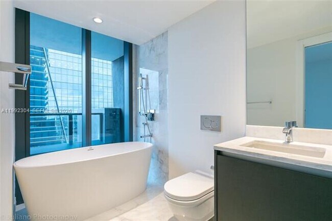 Building Photo - 1451 Brickell Ave