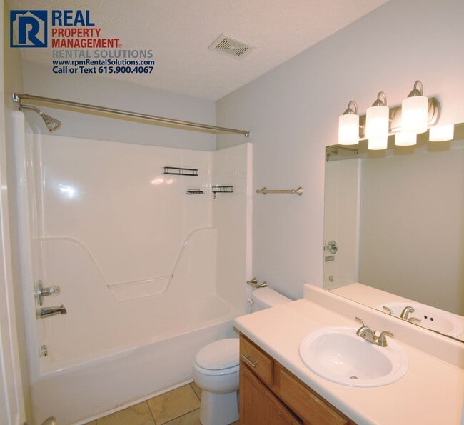 Building Photo - Adorable 3BR/2BA, attached 2 car garage in N. Murfreesboro on a corner lot!