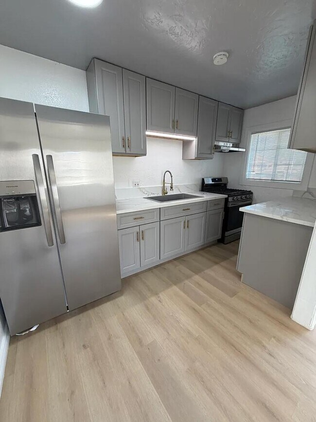 Building Photo - 41 Sanrive Ave
