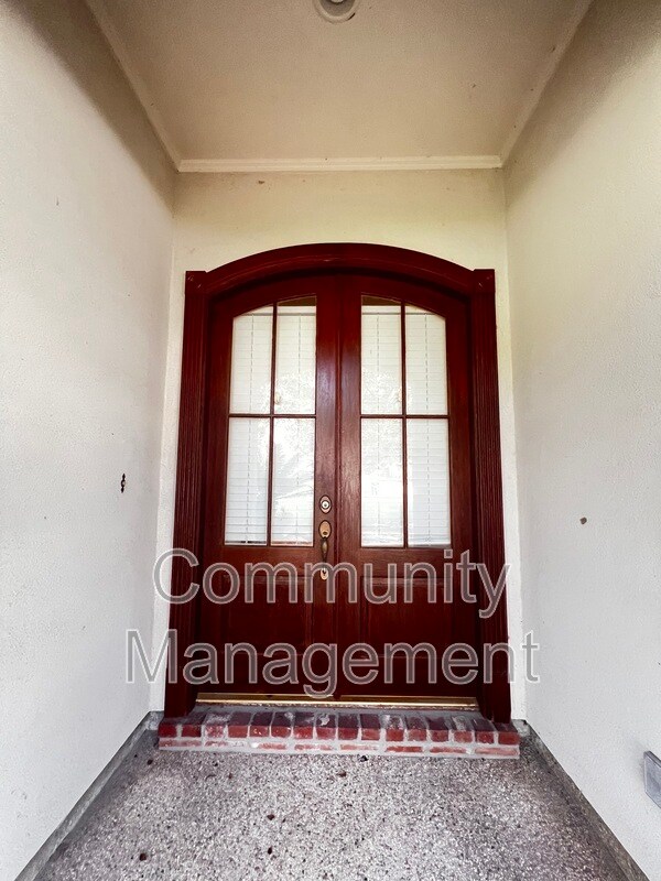 Building Photo - 6011 Riverbrook Dr