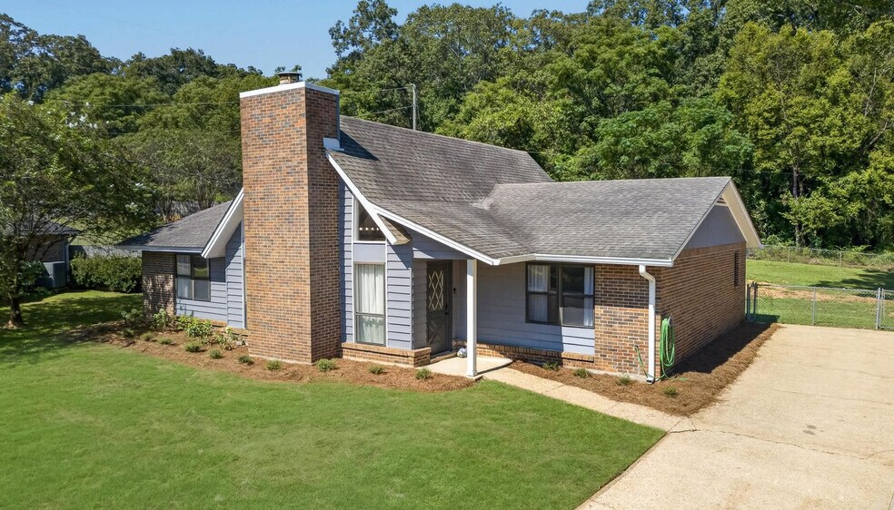 Building Photo - 4807 Summit Dr