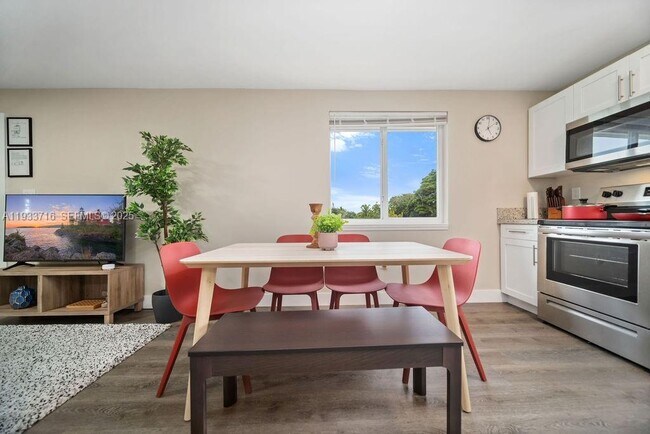 Building Photo - 2311 Scott St