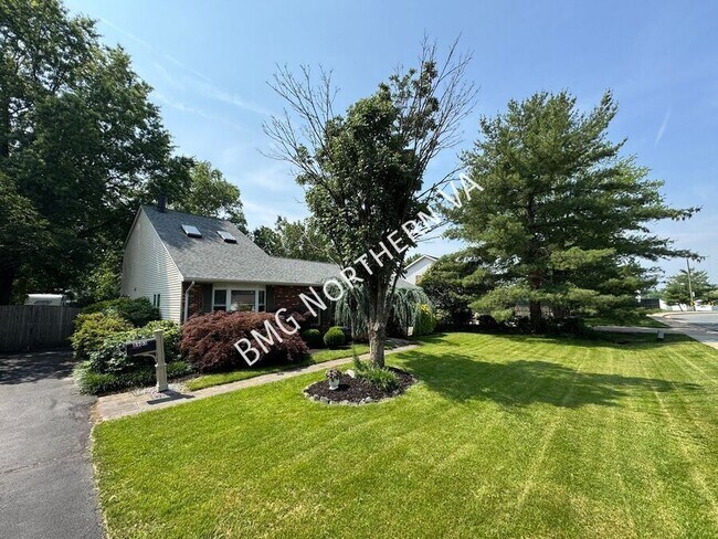 Building Photo - 8903 Tudor Ln