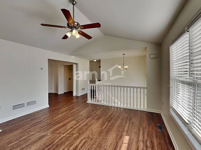 Building Photo - 6290 Queensdale Dr