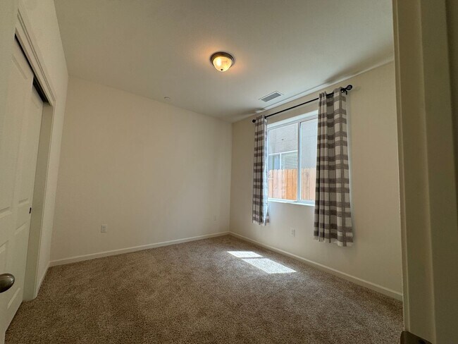 Building Photo - 1267 Las Rosas Ave