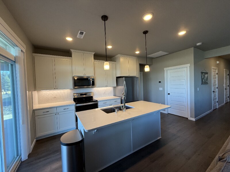 Building Photo - 9008 W Caelen Ave