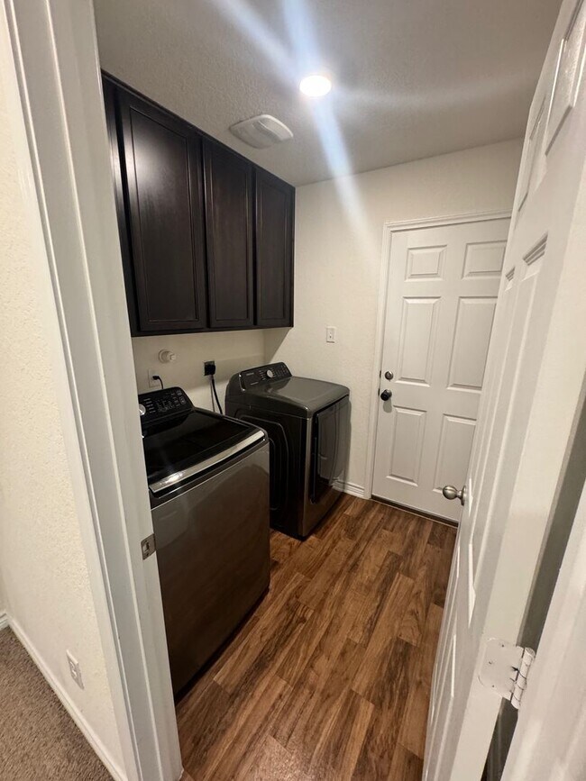 Building Photo - Coming Soon! Modern & Roomy 1 Story 4/2 in...