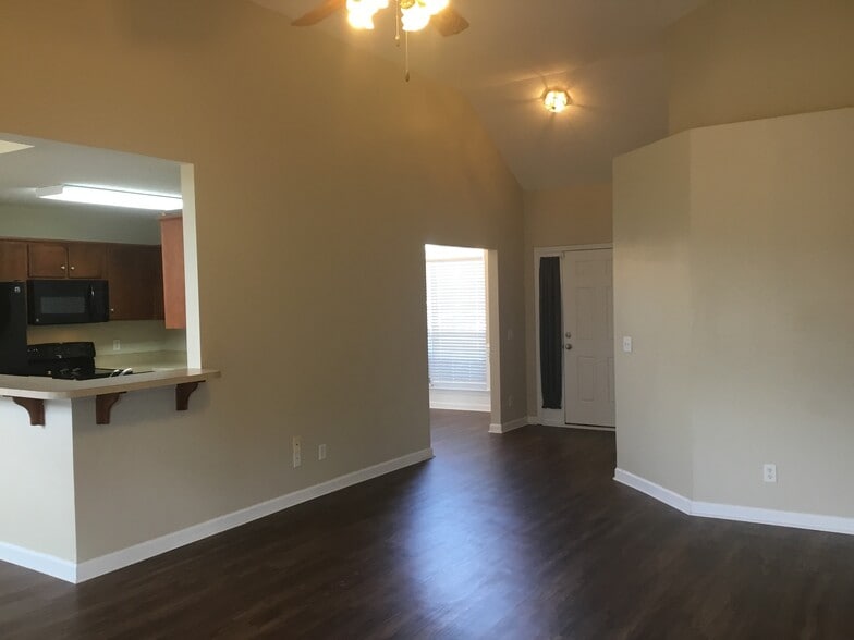 Building Photo - 55 Carlisle Ln