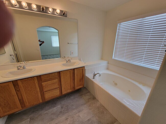 Building Photo - Stunning 3 Bedroom Rental - In Nevada Trails