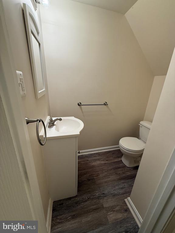 Building Photo - 61 Sire Way