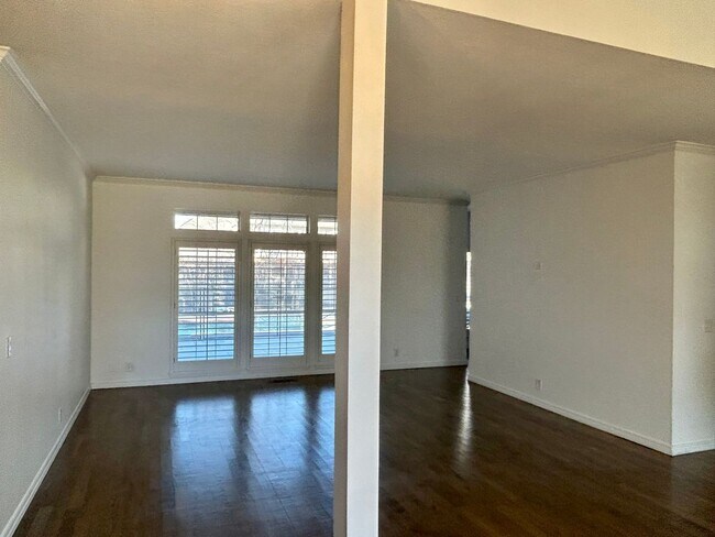 Building Photo - Stunning 4 bedroom, 3 bath home with a pool in beautiful Cedar Ridge!