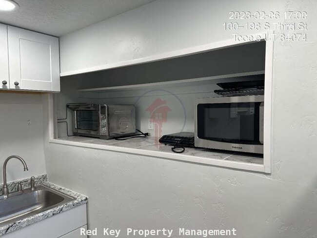 Building Photo - 3rd St Duplex
