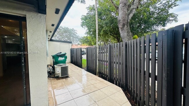 Building Photo - 15210 SW 48th Terrace