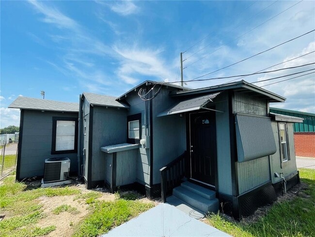 Building Photo - 1023 Ave D