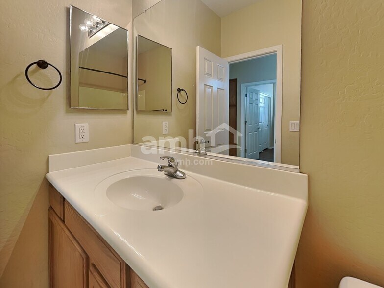 Building Photo - 8851 W Payson Rd