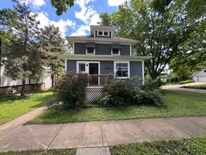 Building Photo - 519 S Hale St