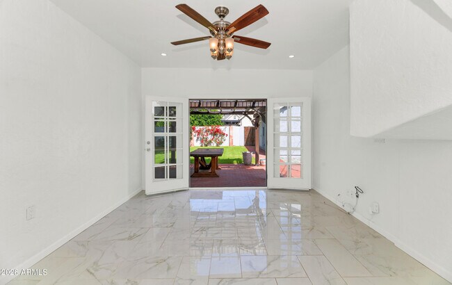 Building Photo - 114 W Windsor Ave