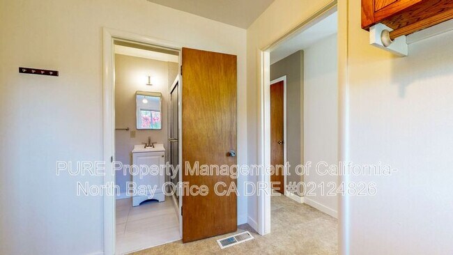 Building Photo - 1827 Creekside Rd