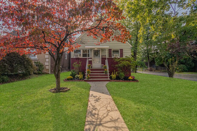 Front - 433 Marvin Ave
