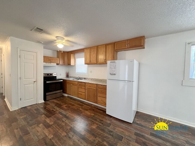 Kitchen - 103 Oglesby Ave