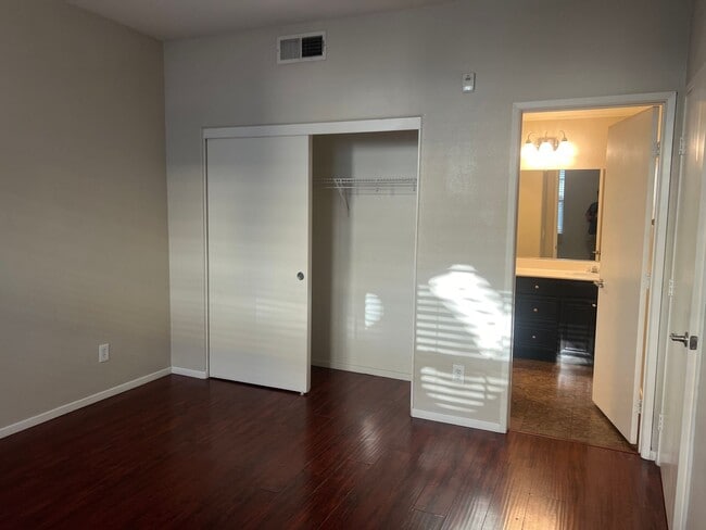 Building Photo - Great 2-bedroom 2 bath condo with A/C, 1 car garage and additional