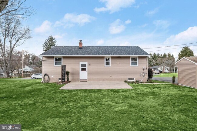 Building Photo - 6223 E Hemlock Dr