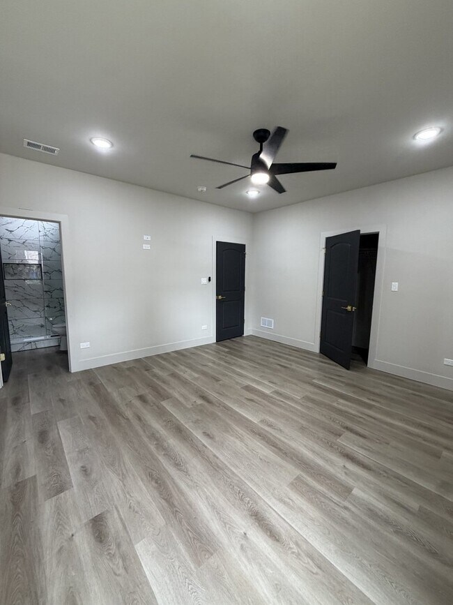 Building Photo - 6603 S Langley Ave
