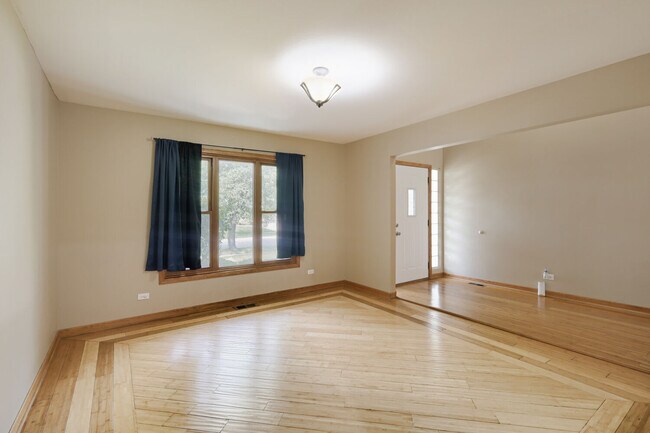 Building Photo - 2805 Breckenridge Cir