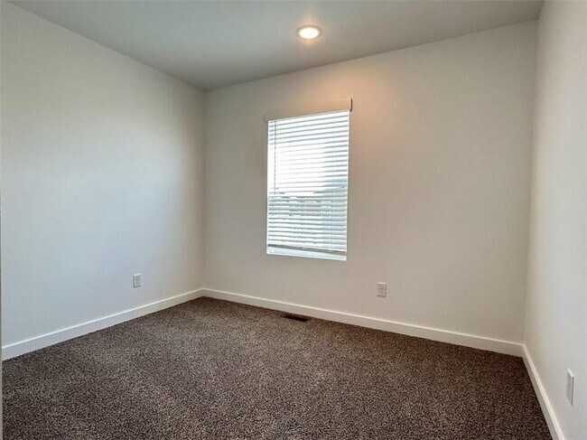 Building Photo - 960 Ventnor Ave