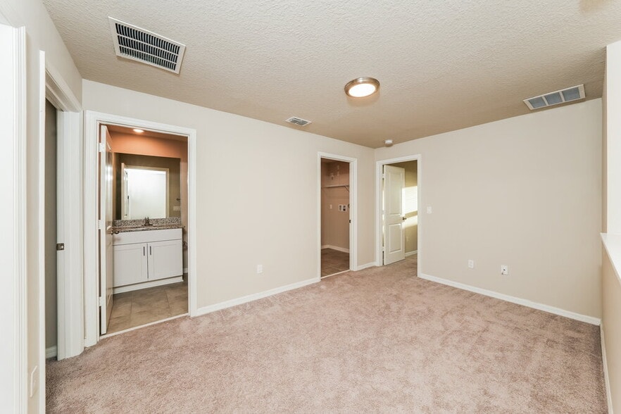 Building Photo - 4030 Hot Springs Ave