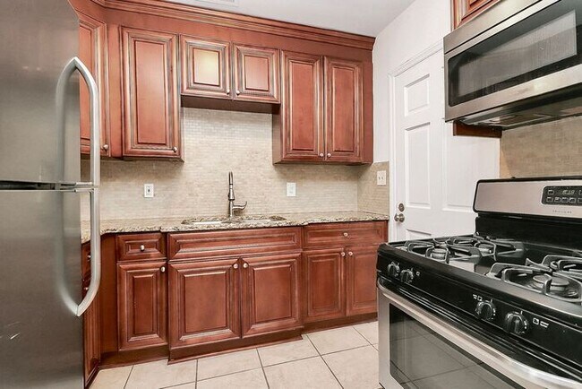 Building Photo - Charming 2BD/1BA Unit on Pecan Ave!