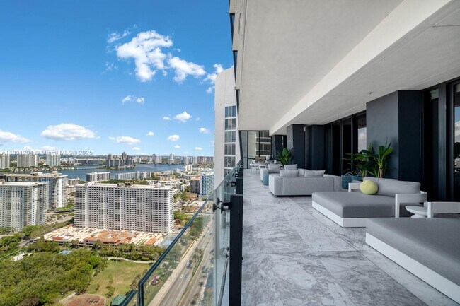 Building Photo - 17141 Collins Ave