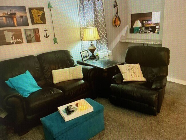 Building Photo - AVAILABLE August - 1 Bed 1 Bath single family home!