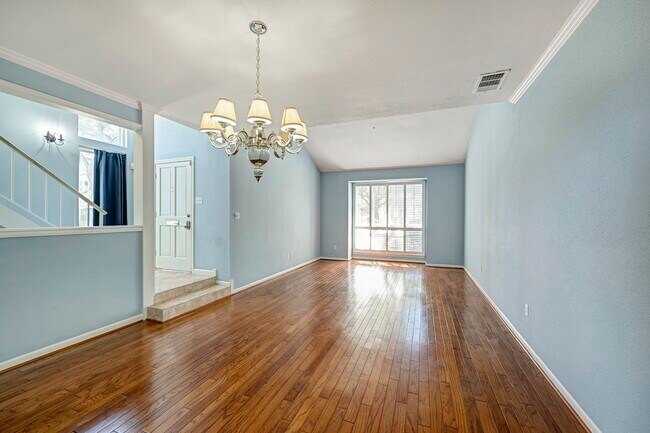 Building Photo - 5816 Lynbrook Dr