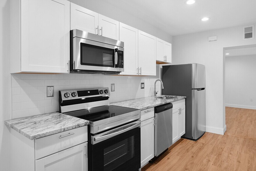 Building Photo - 3876 Lancaster Ave