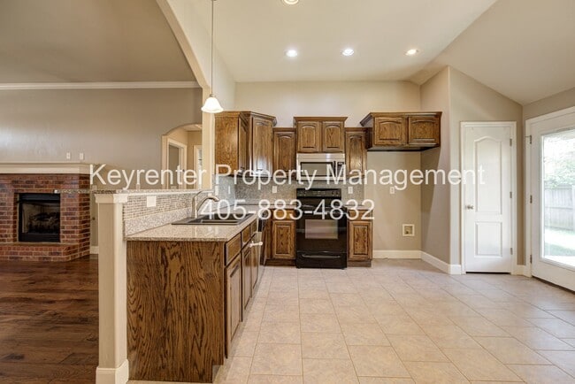 Building Photo - Spacious 4-Bedroom Home with Modern Upgrades & Prime Location