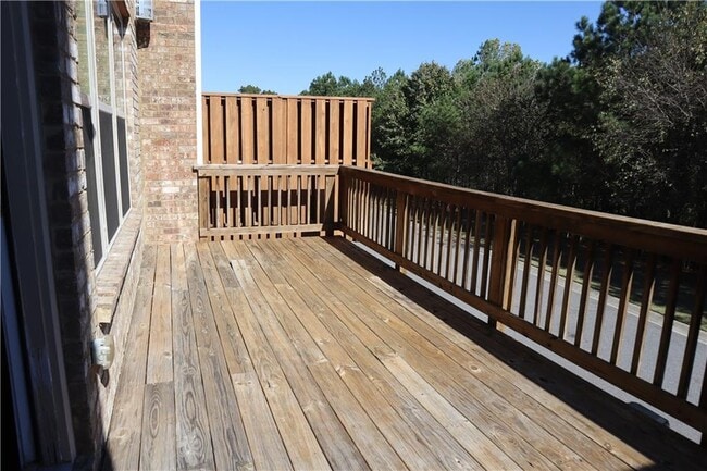 Building Photo - 561 Sunset Park Dr